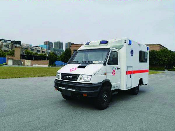 IVECO 4WD Off-road Ambulance — Portfolio photograph