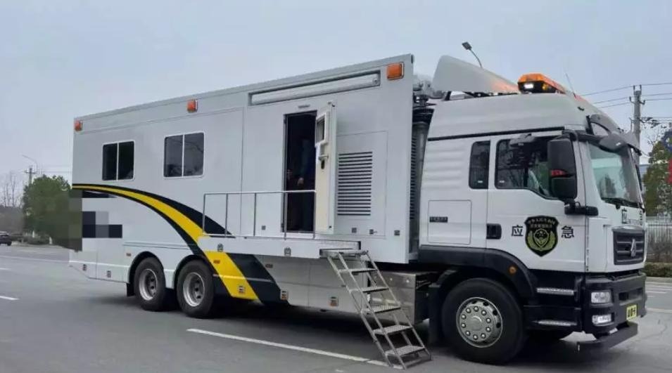 Emergency Response Command Truck — Portfolio photograph