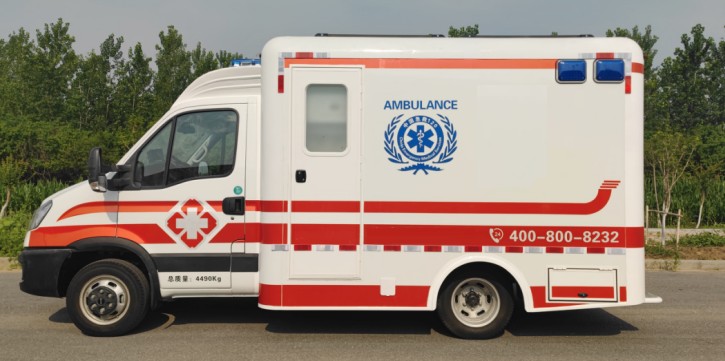 IVECO 2WD Box Ambulance: vehicle, equipment or layout reference from the product series.